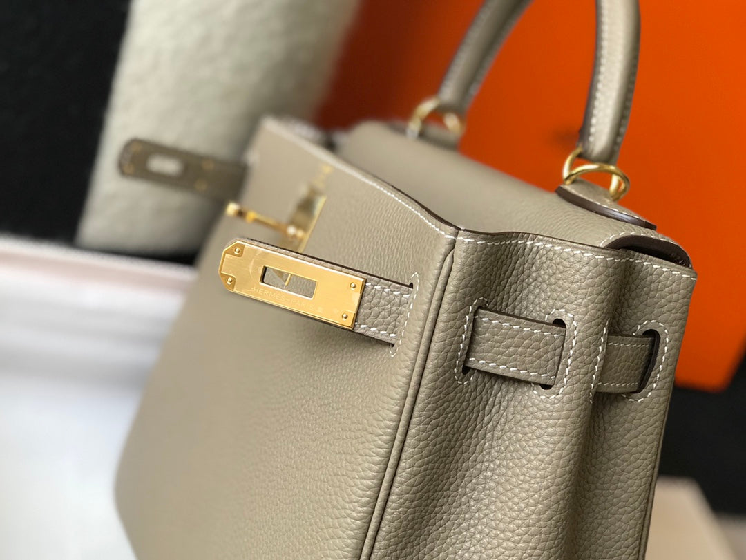 HM KELLY 25CM TAUPE TOGO GOLD HARDWARE