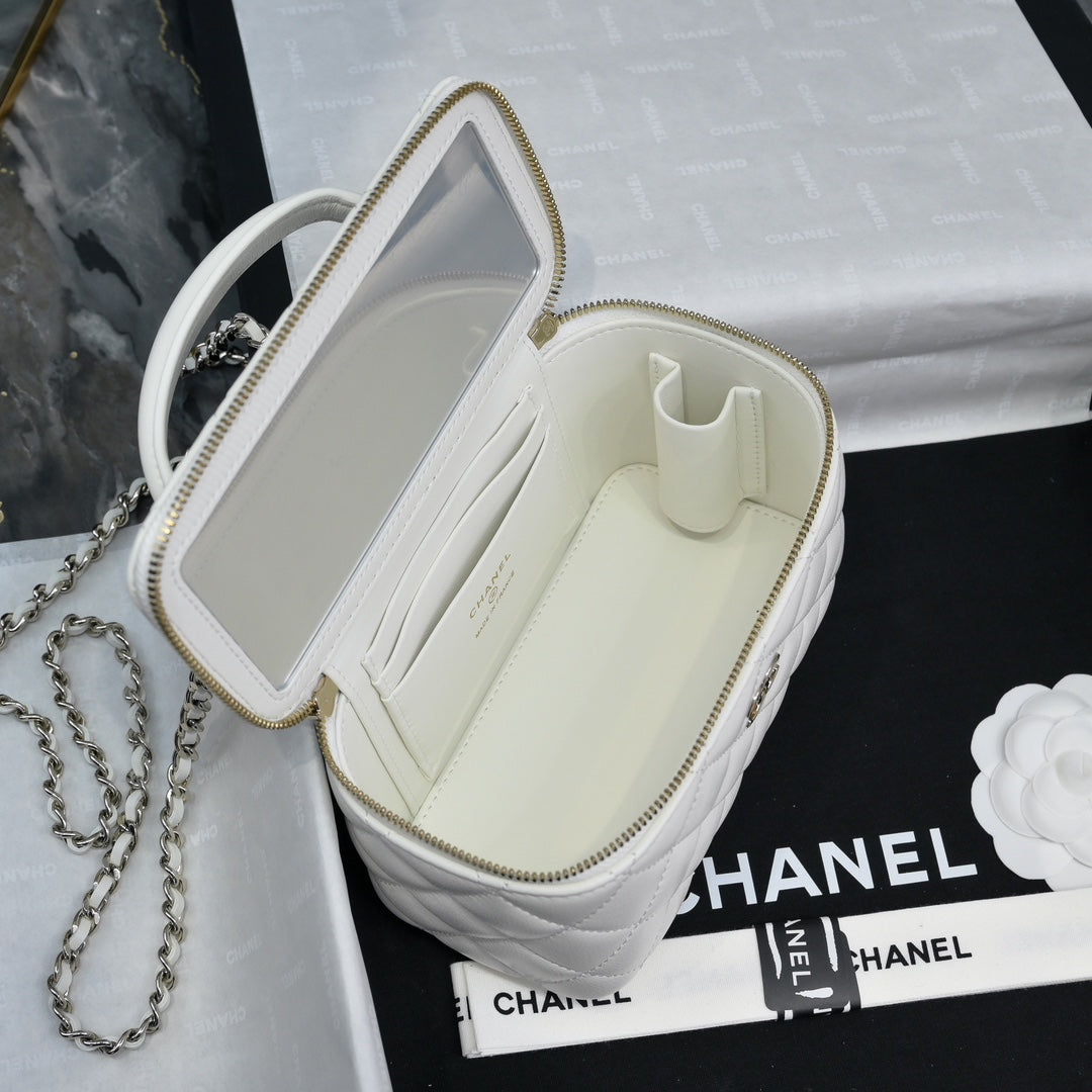 CC 26s Vanity Case White Quilted Lambskin 286288