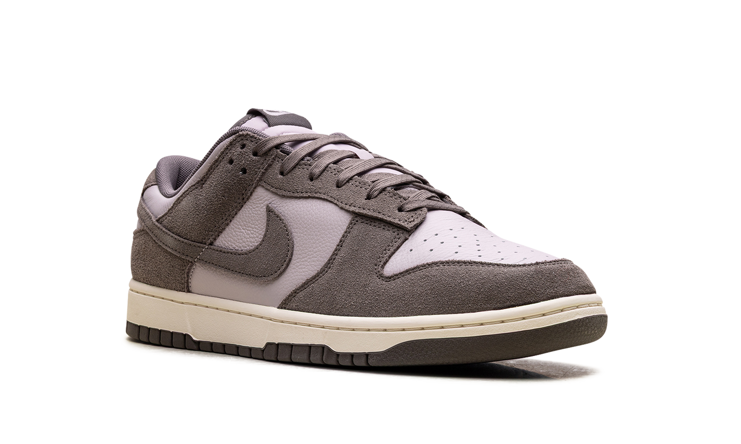 Dunk Low SE "Platinum Violet" FQ8249 001