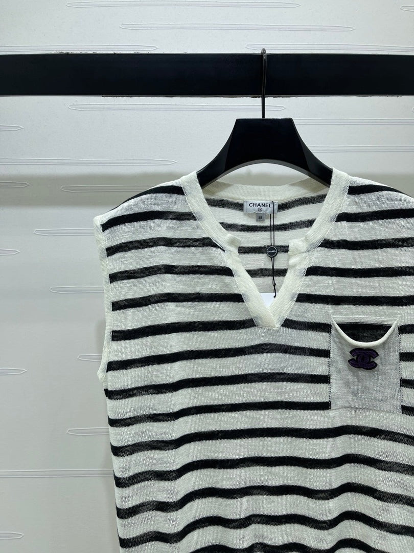 Chanel 2026 Color-blocked Striped V-neck Vest Black Cream Cotton 380675