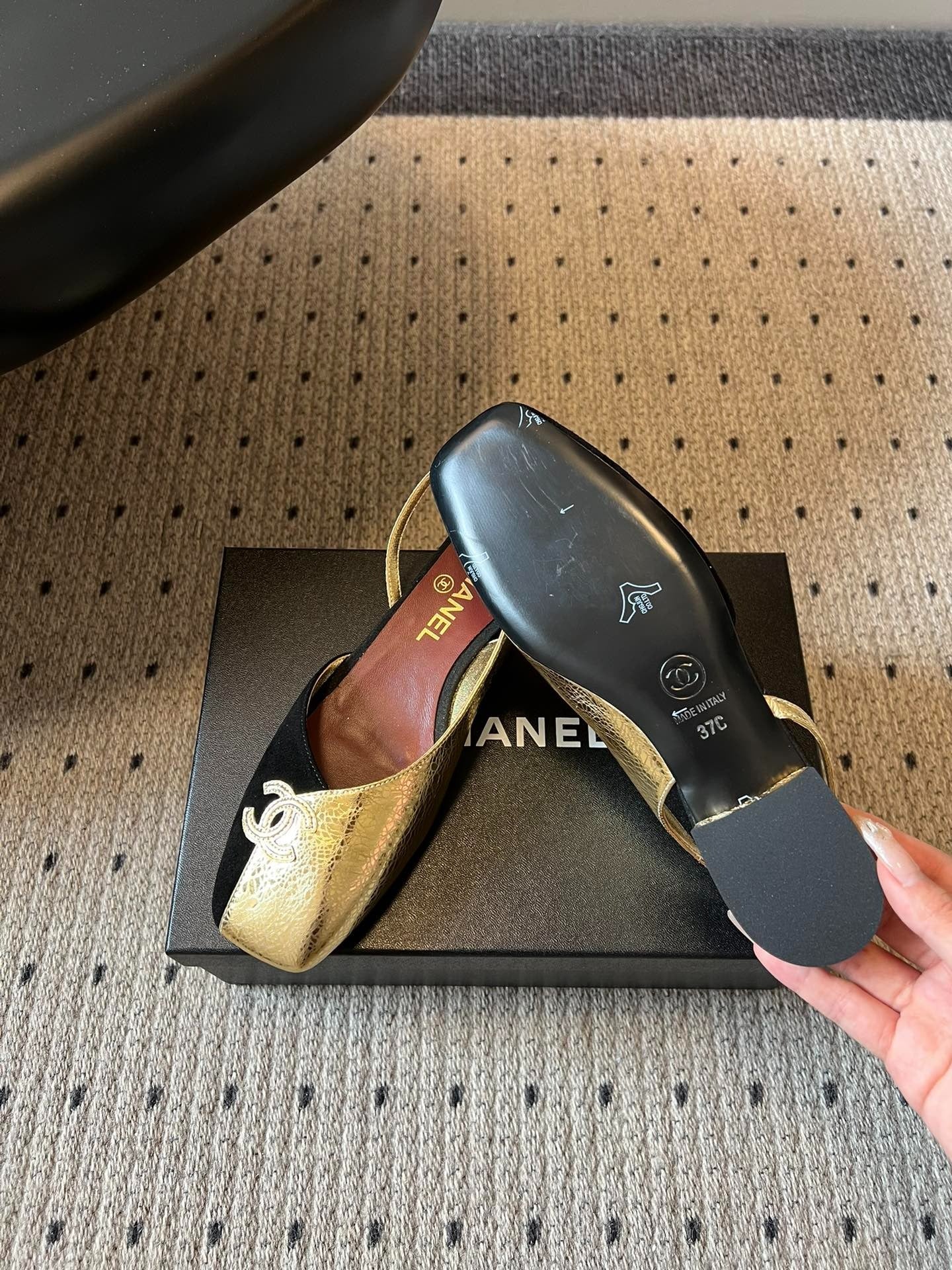 Chanel 26SS Color-Blocked Slingback Gold Black in Lambskin 708083