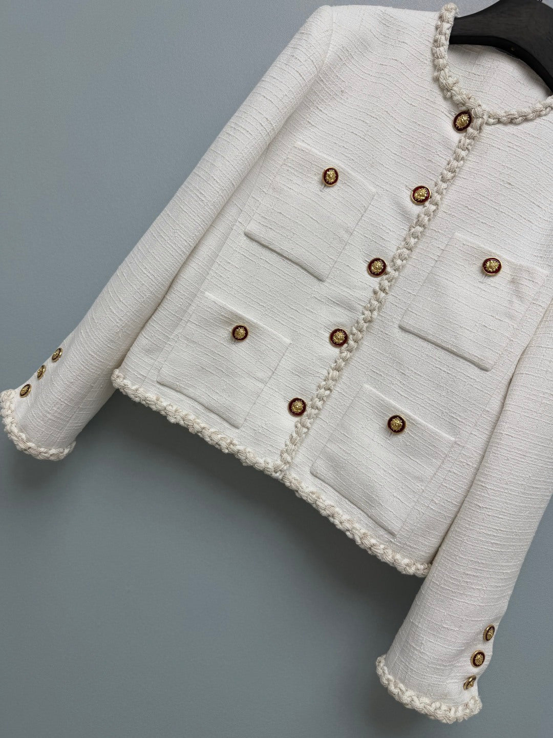 CC 26S White Tweed Lion Button Cropped Jacket 428386