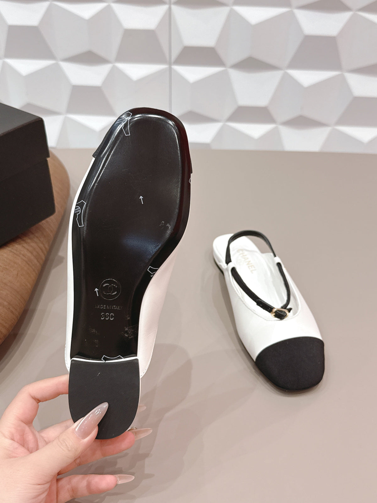 CC 26s Round-Toe Open-Back Flats Black White Fabric Leather 613257