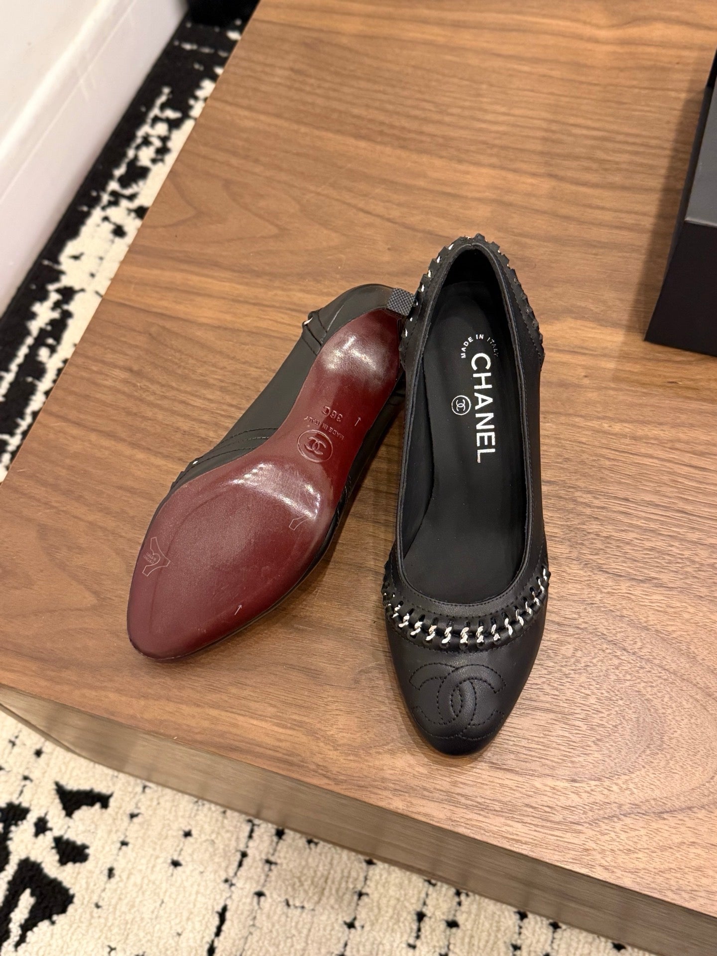 CC 2026 Pumps Braided Chain Black Calfskin 676200