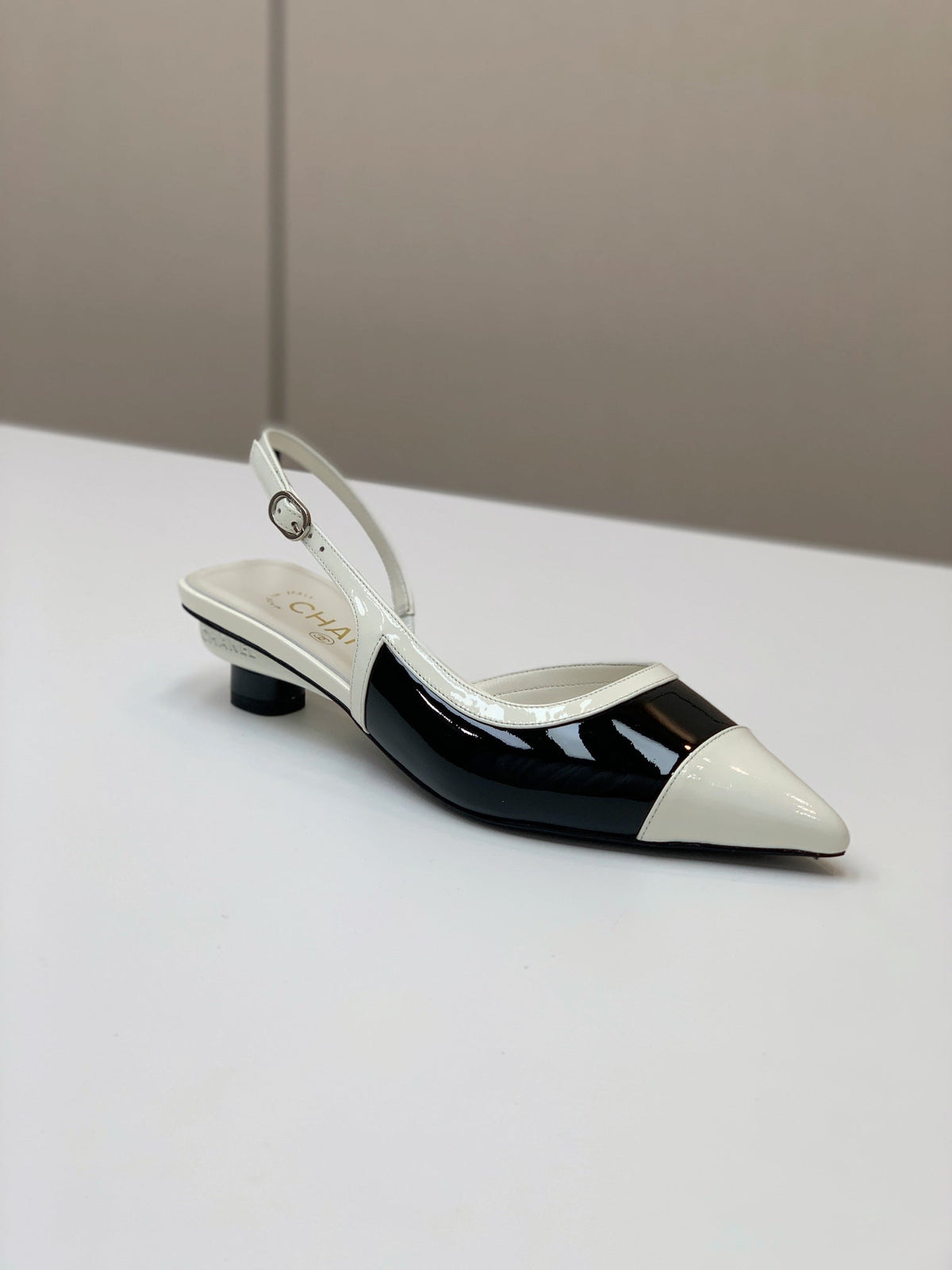 CC 26s Slingback 3.5cm White Black Patent Calfskin 792593