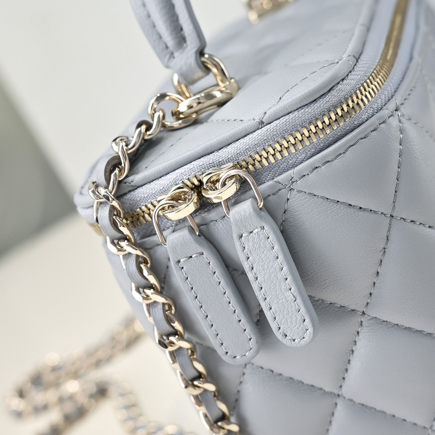 CC 26s Vanity Case Light Grey Quilted Lambskin 286279