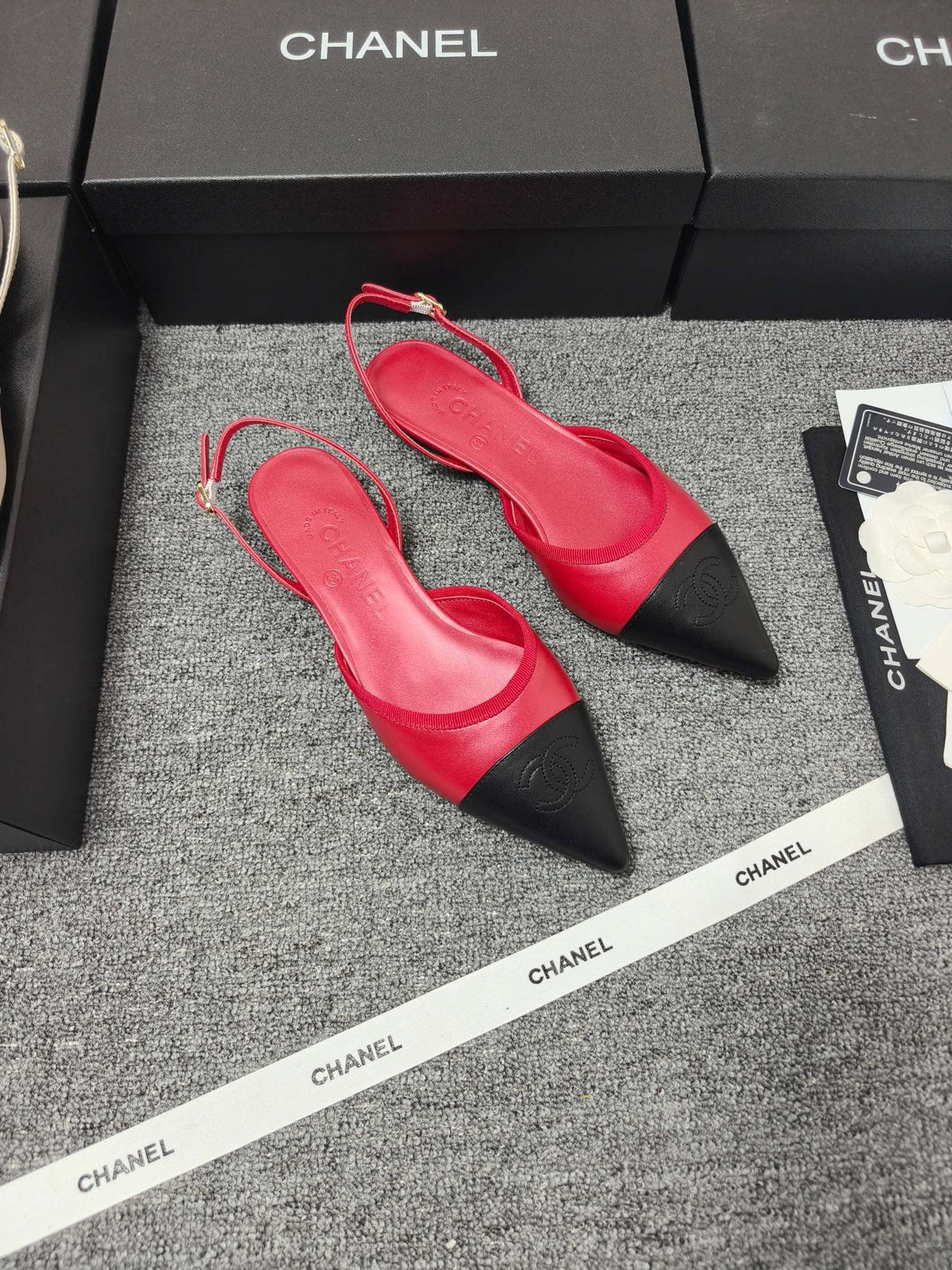 CC 26s Slingback Pointed Black Red Leather 681972
