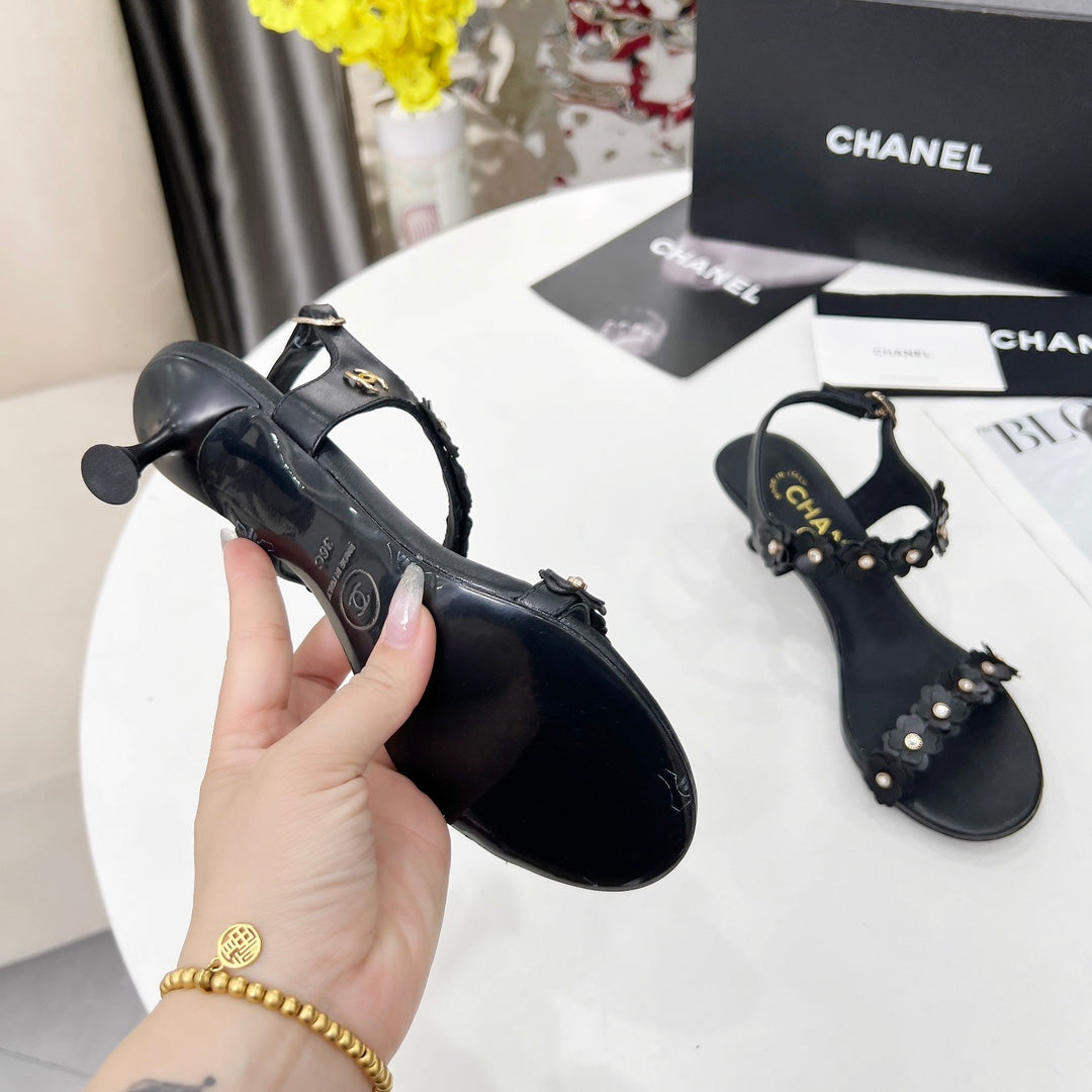 CC 26s Floral Sandal 5cm Black Sheepskin 867473