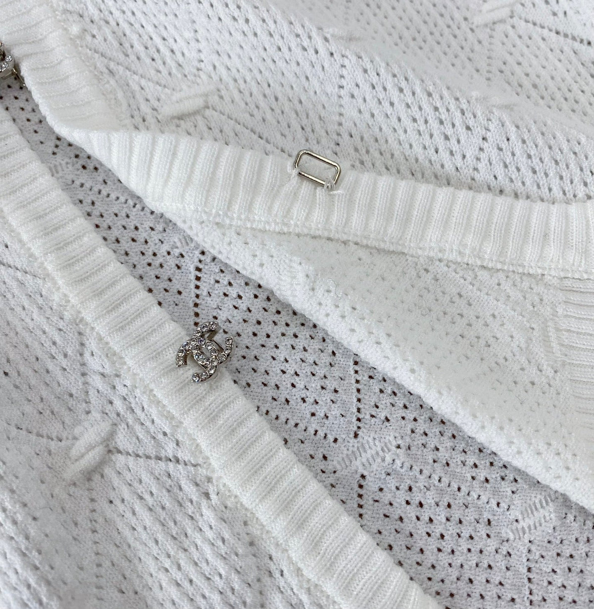 CC 26s V-Neck Textured Knit Cardigan White Cotton Viscose 423132