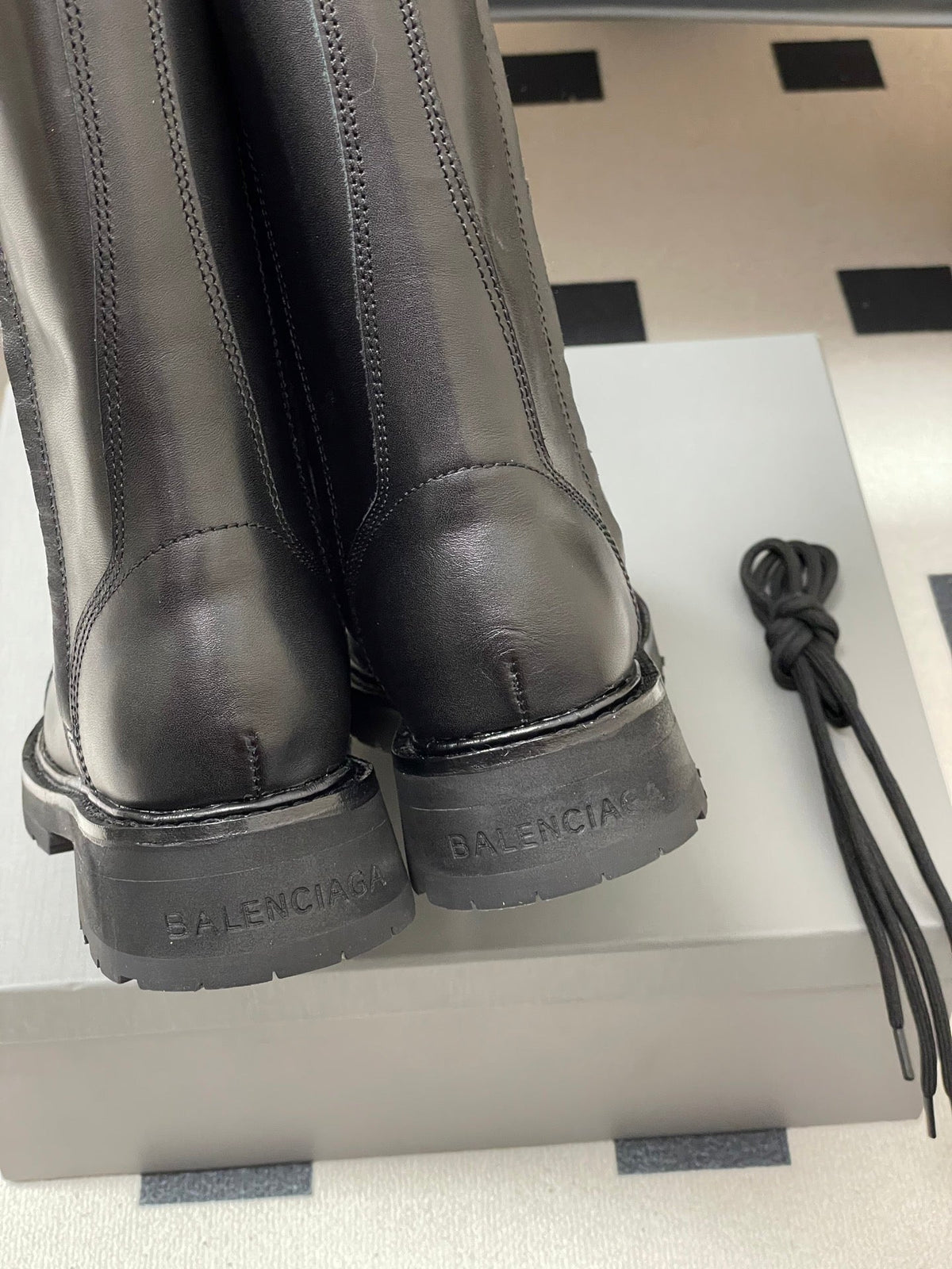 Balenciaga 25ss short boots black sheepskin 469073