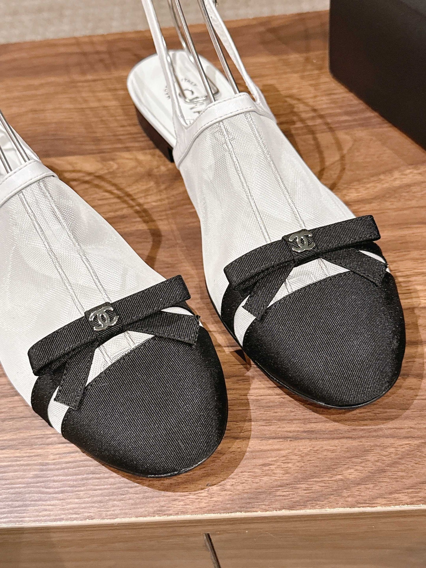 CC 26s Bow Slingback Black White Cotton Mesh 692550