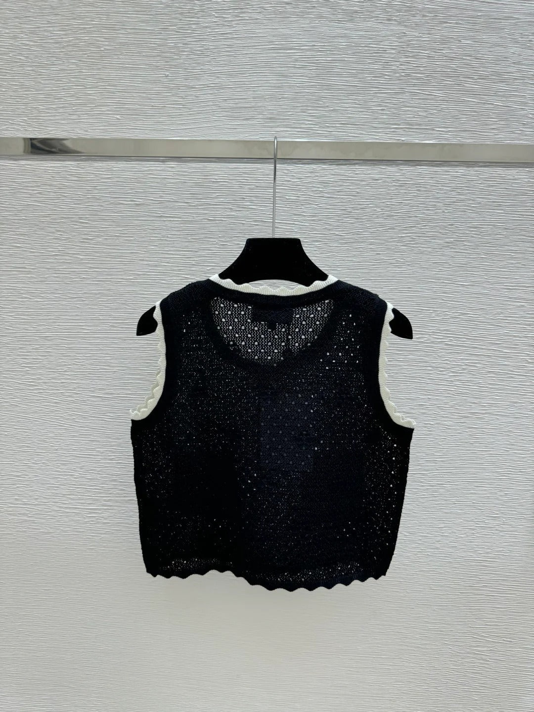 Chanel 2026 Lace Hollow-Out Round Neck Knitted Vest Cardigan Wool 132747