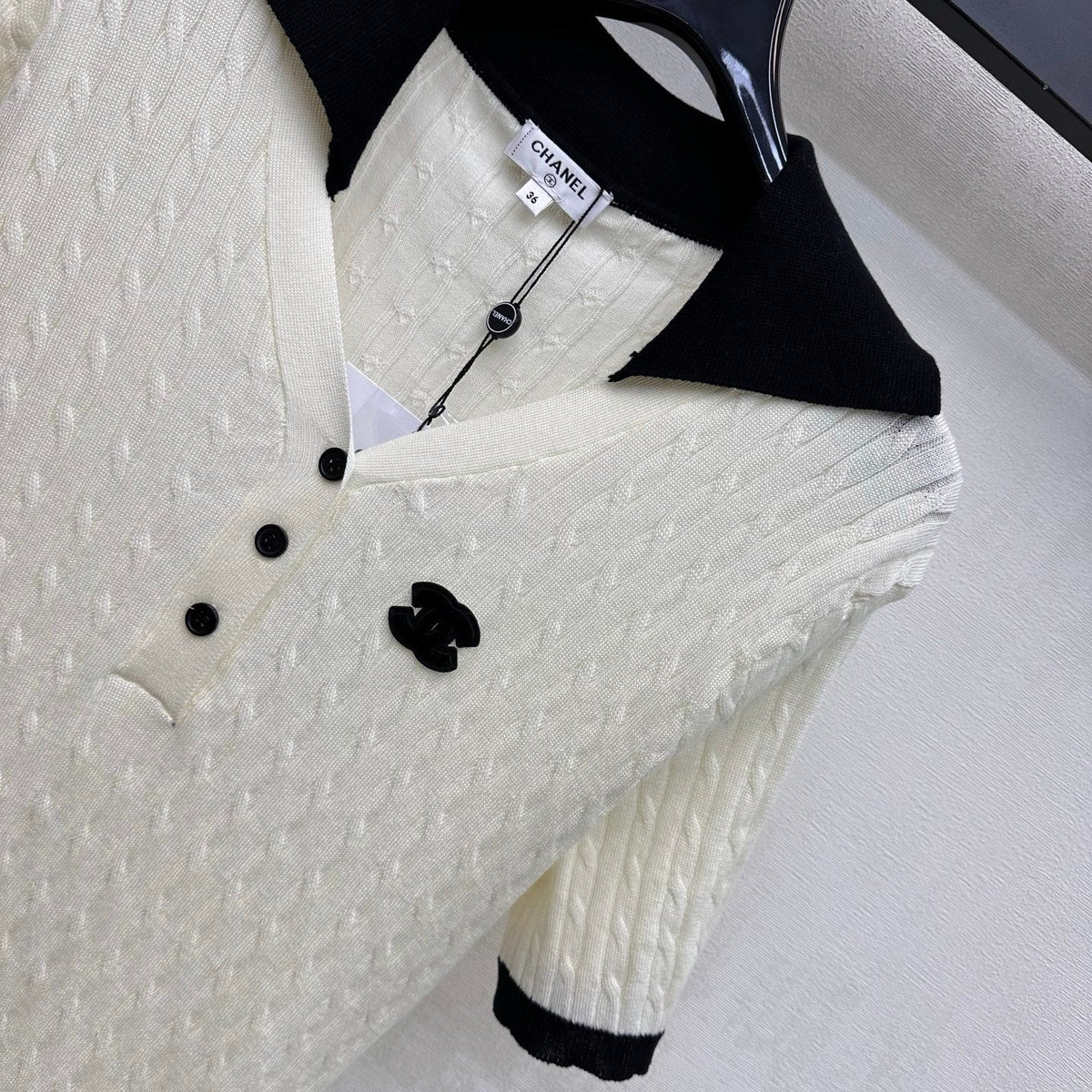 CC 26 Color-blocked Collared Short-Sleeve Knit Top White in Wool 385348