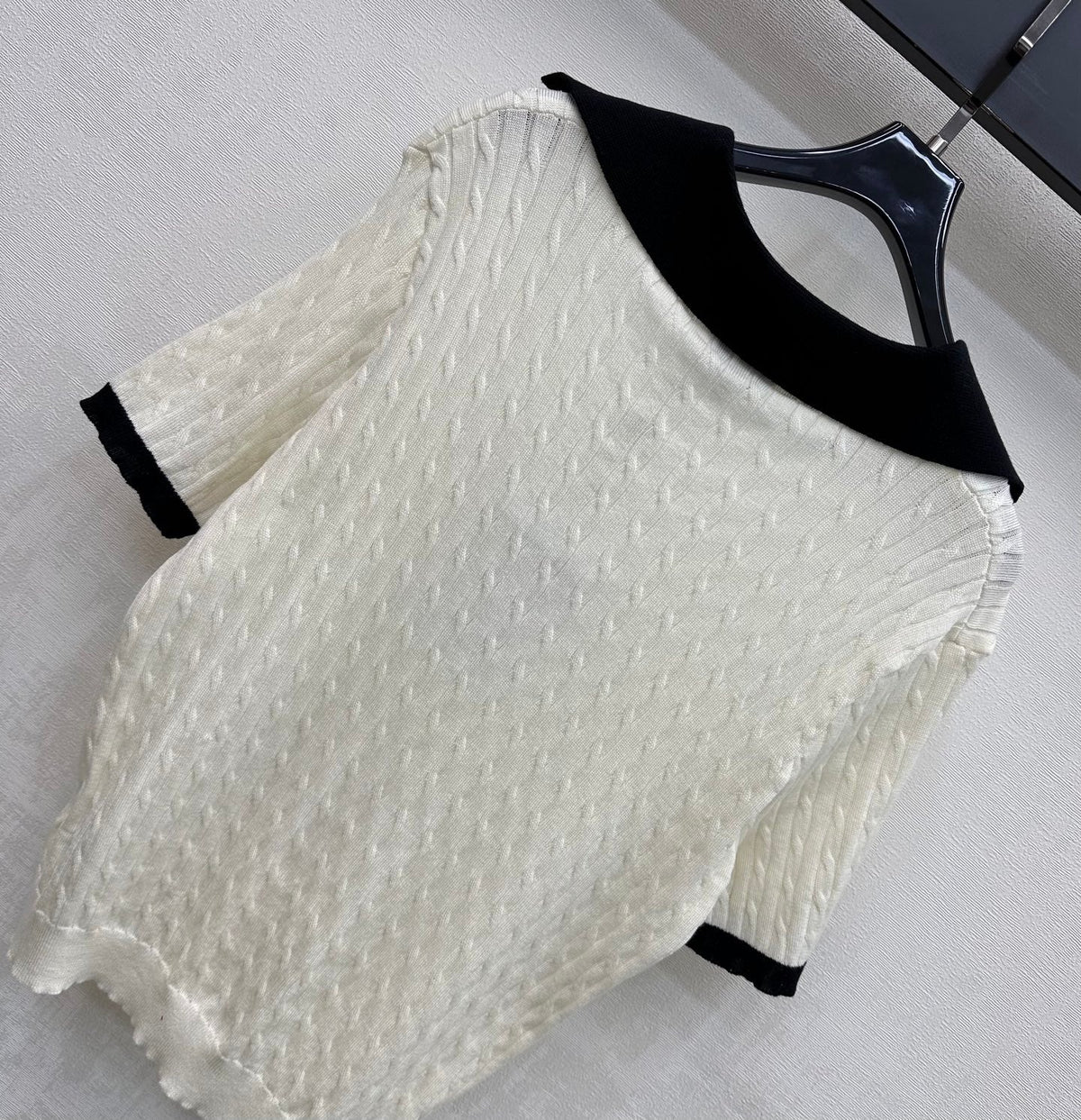 CC 26 Color-blocked Collared Short-Sleeve Knit Top White in Wool 385348