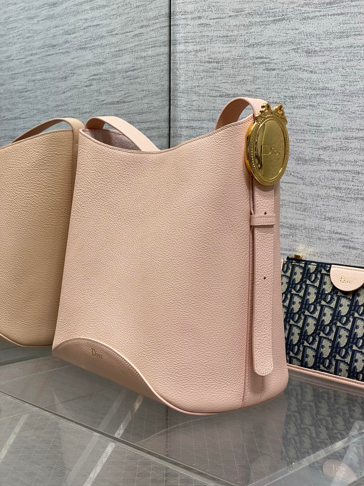 CD Médaillon Bucket Bag 26.5cm Light Pink in Cowhide 155516