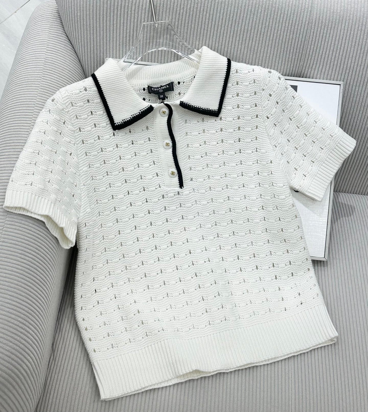 CC 26 Collared Color-blocked Knit Short-sleeved Top White in Wool 387624