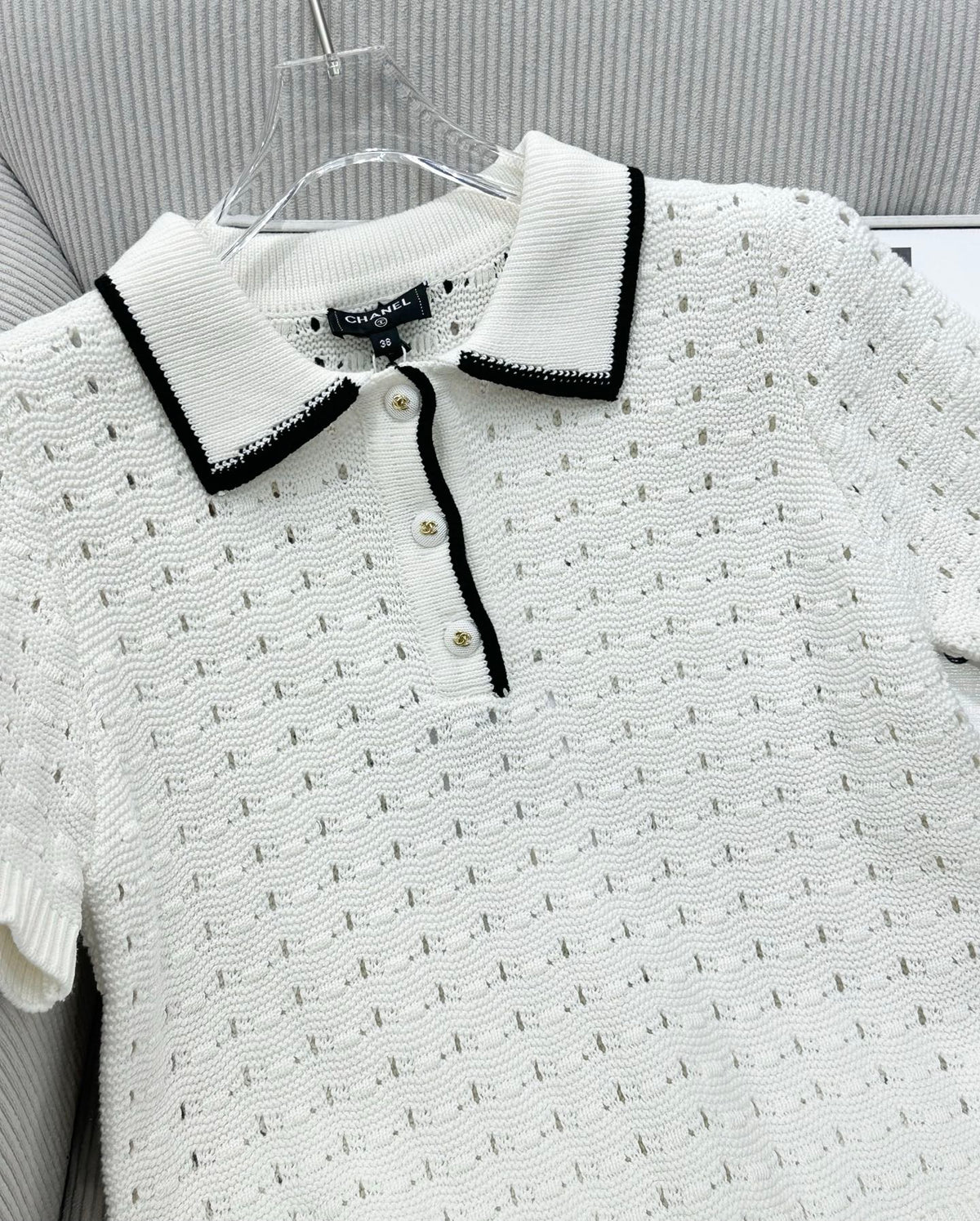 CC 26 Collared Color-blocked Knit Short-sleeved Top White in Wool 387624