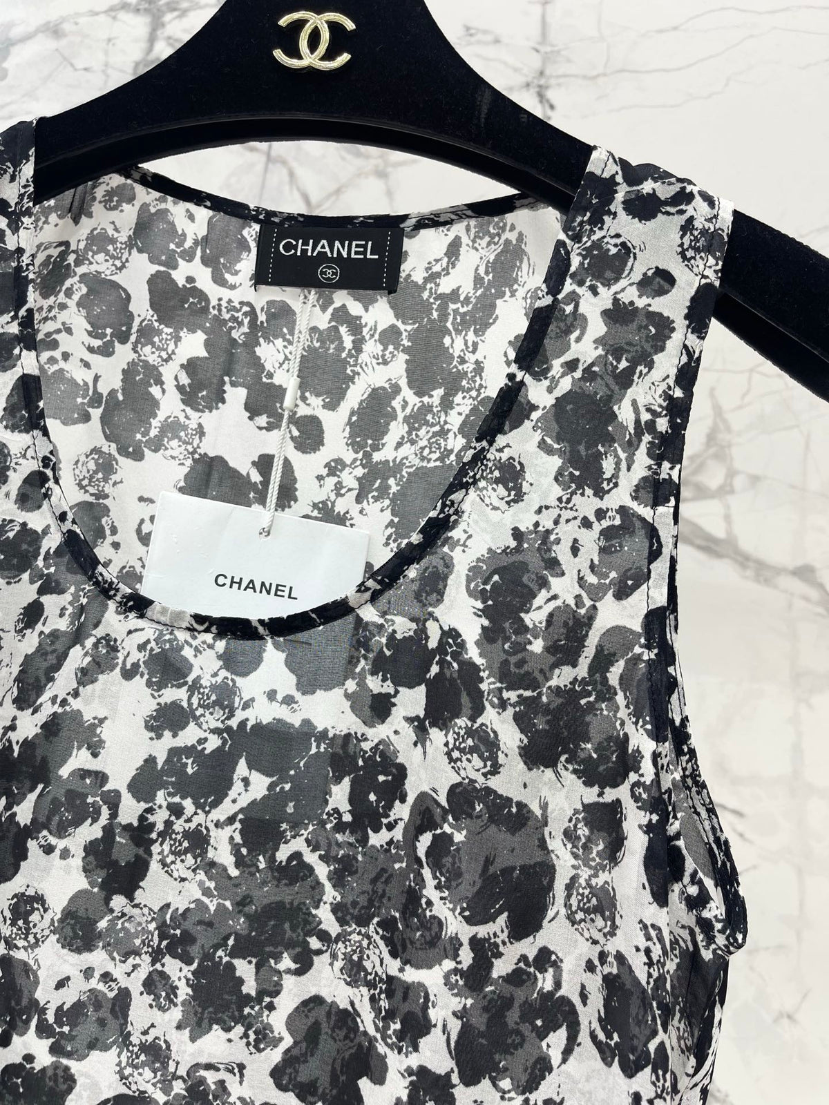 CC Black and White Ink Floral Print Sleeveless Vest in Acetate 387325