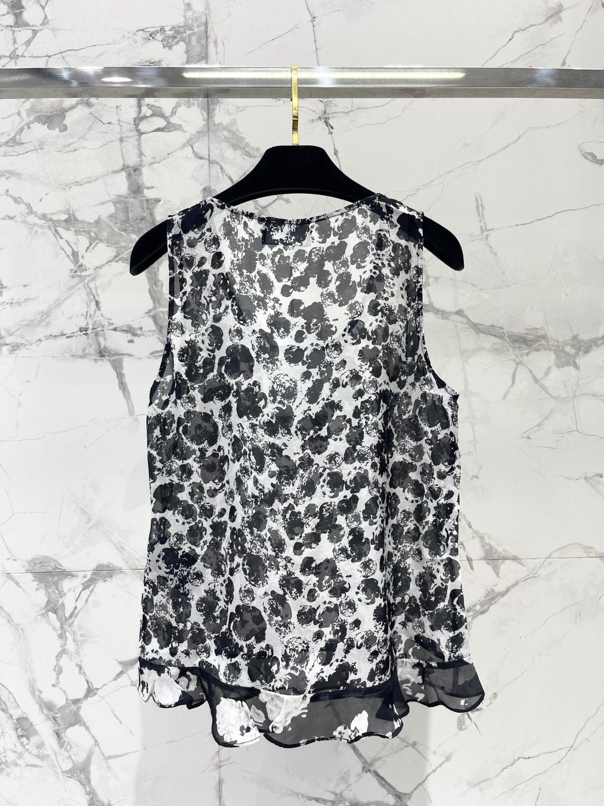 CC Black and White Ink Floral Print Sleeveless Vest in Acetate 387325