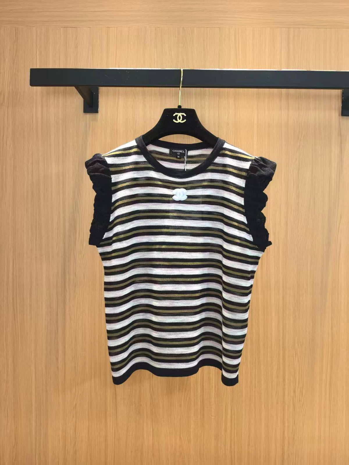 CC 26 Two-tone Ruffle Striped Sleeveless Knit Vest in Nylon 387901
