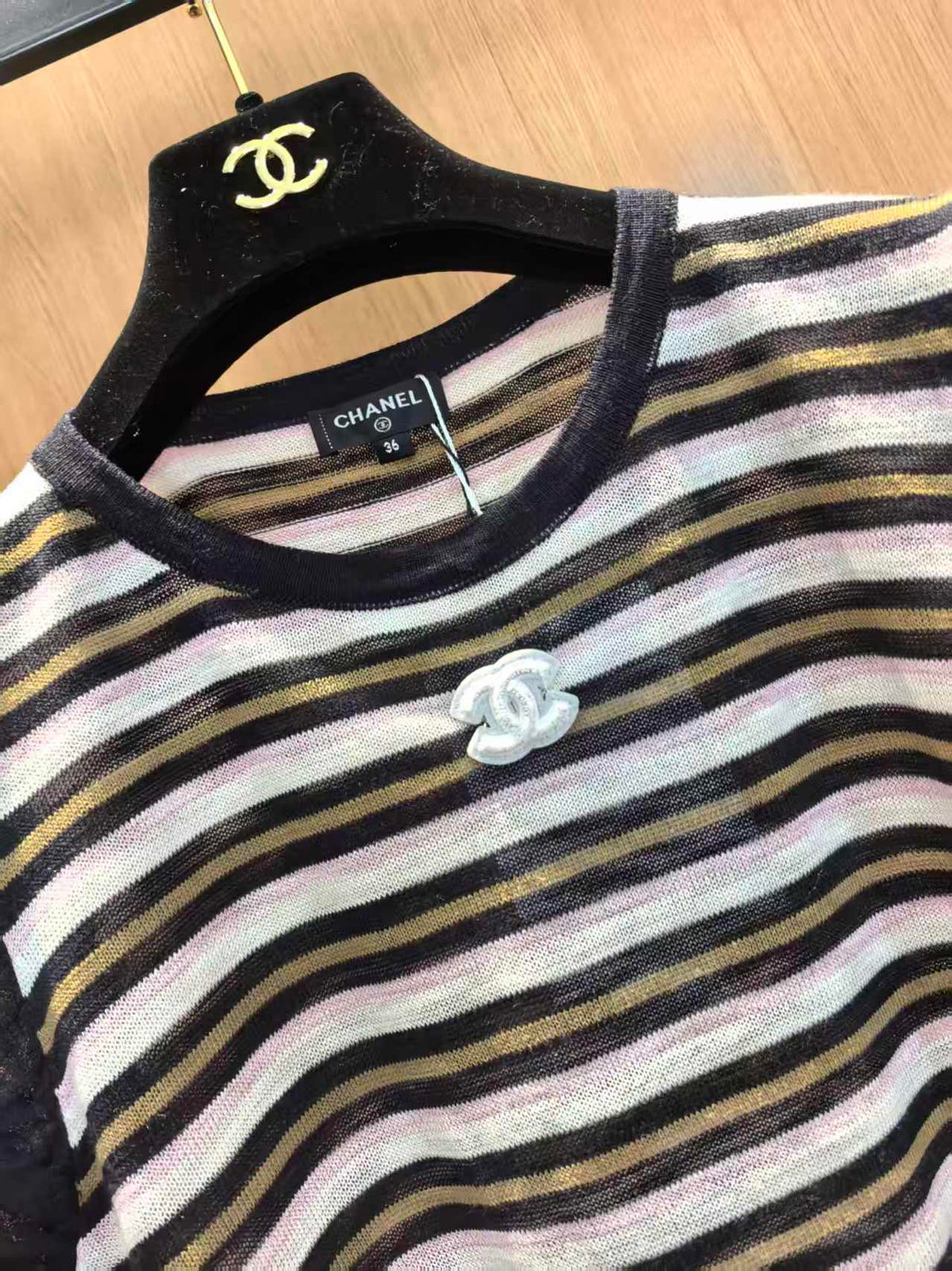CC 26 Two-tone Ruffle Striped Sleeveless Knit Vest in Nylon 387901
