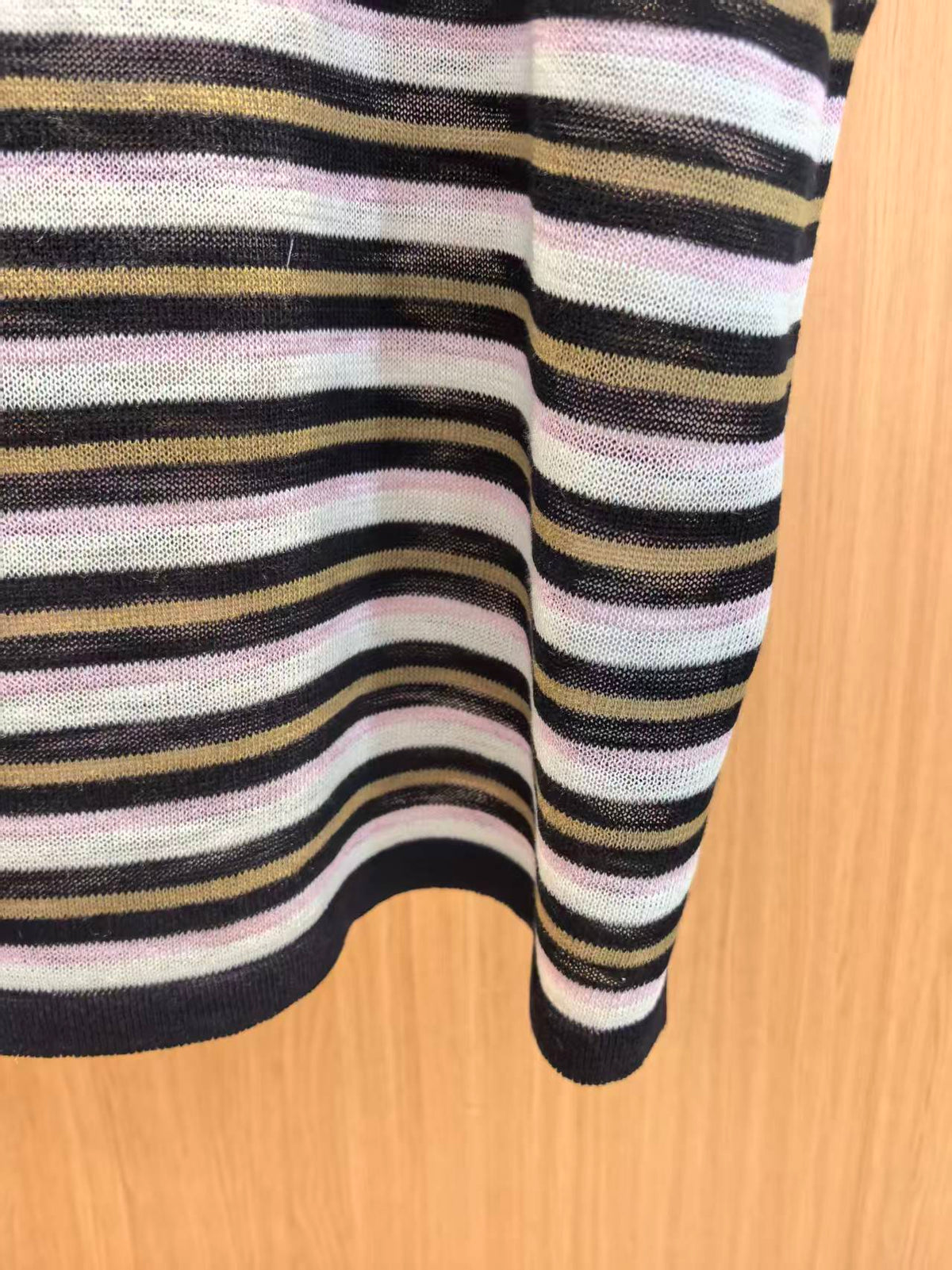 CC 26 Two-tone Ruffle Striped Sleeveless Knit Vest in Nylon 387901