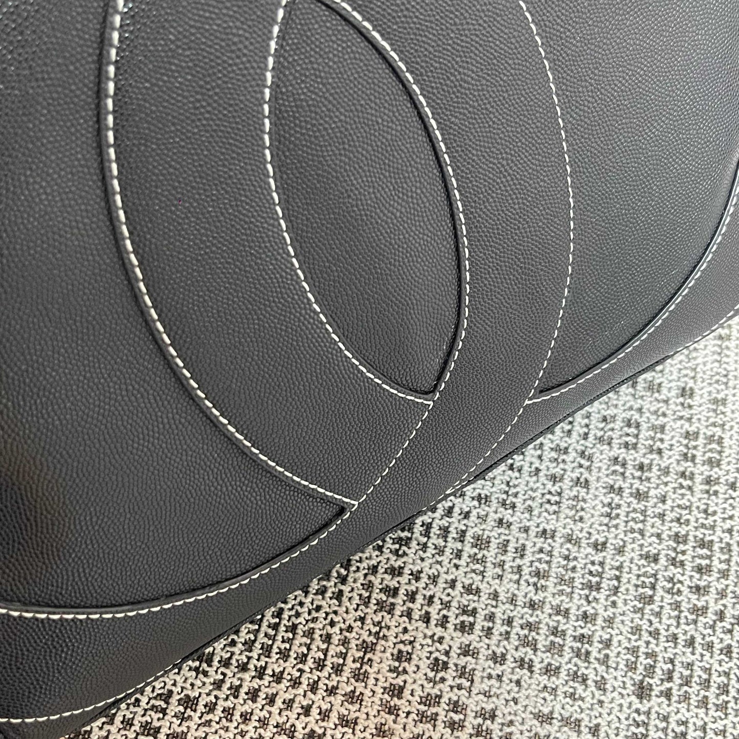 CC Vintage Contrast Stitch Tote Bag 29cm Black Caviar Leather