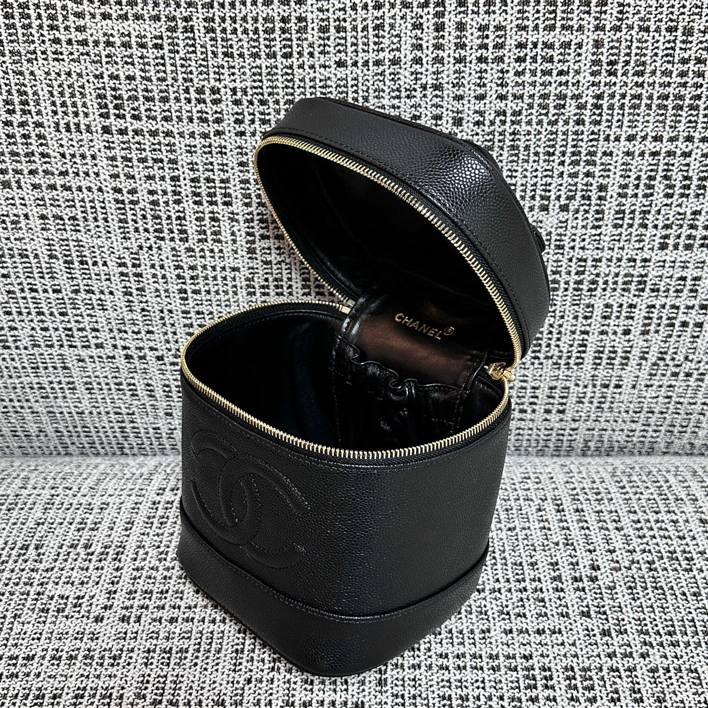 CC Vintage Vanity Bag 17.5cm Black Caviar Leather