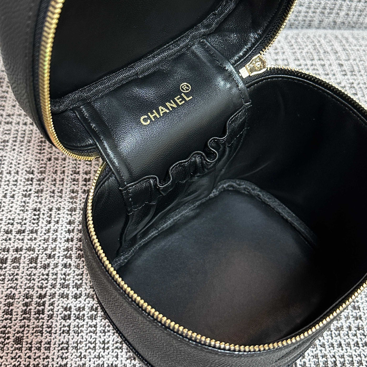 CC Vintage Vanity Bag 17.5cm Black Caviar Leather