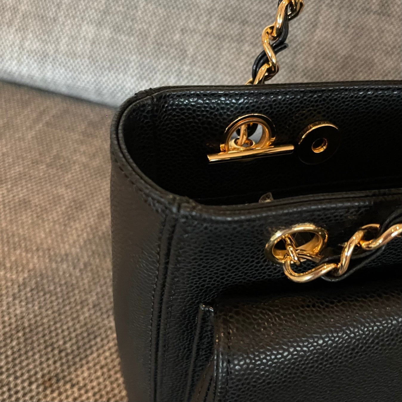 CC Vintage Turn-Lock Tote Bag 26cm Black Caviar Leather