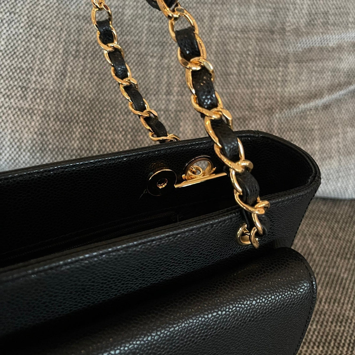 CC Vintage Turn-Lock Tote Bag 26cm Black Caviar Leather