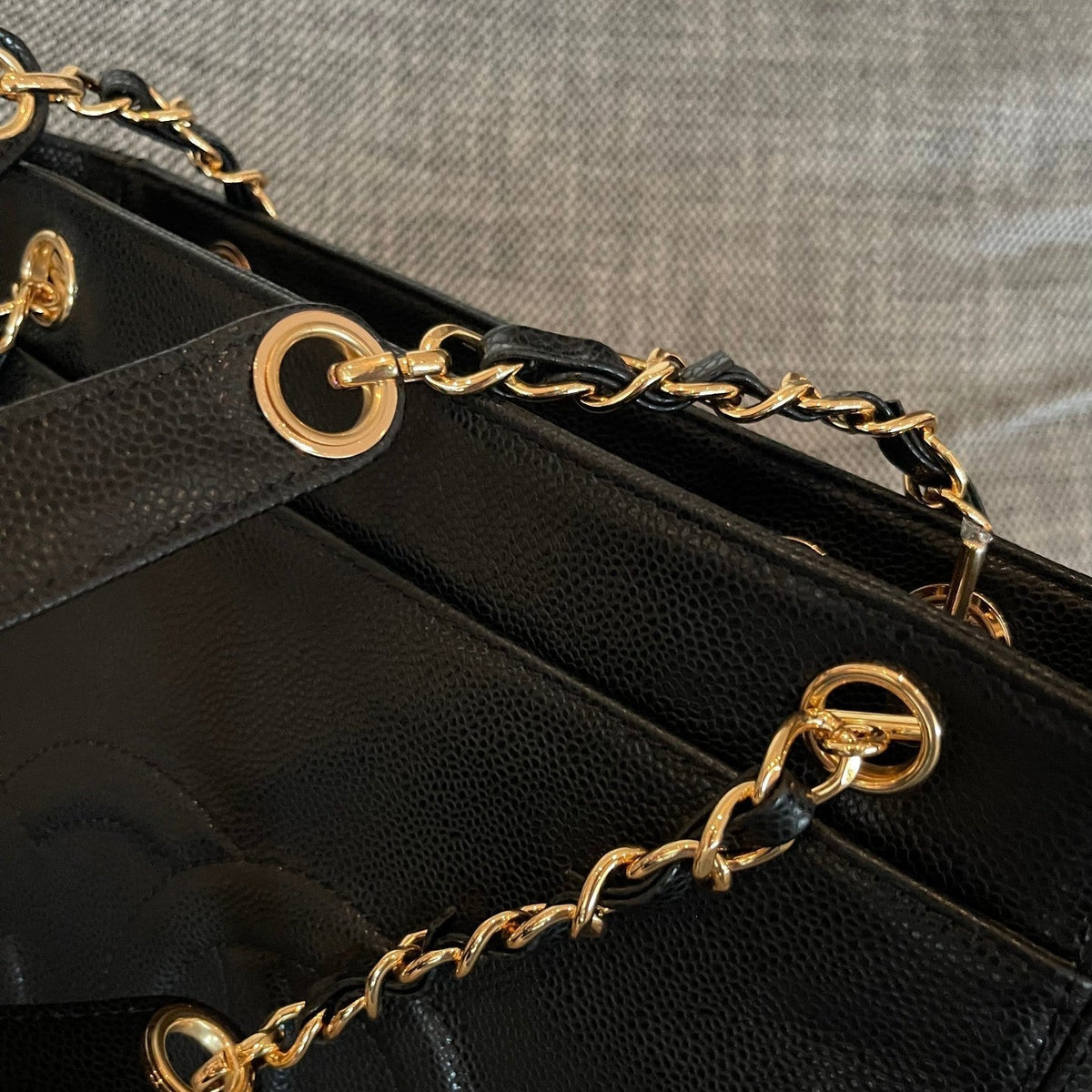 CC Vintage Turn-Lock Tote Bag 26cm Black Caviar Leather