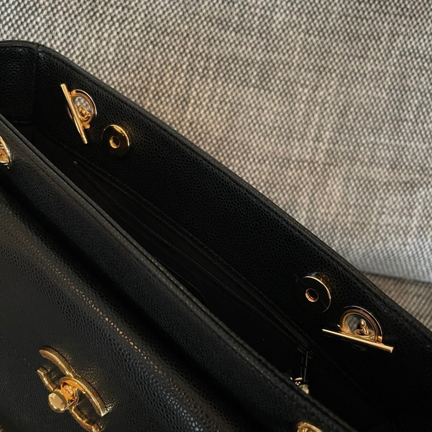 CC Vintage Turn-Lock Tote Bag 26cm Black Caviar Leather