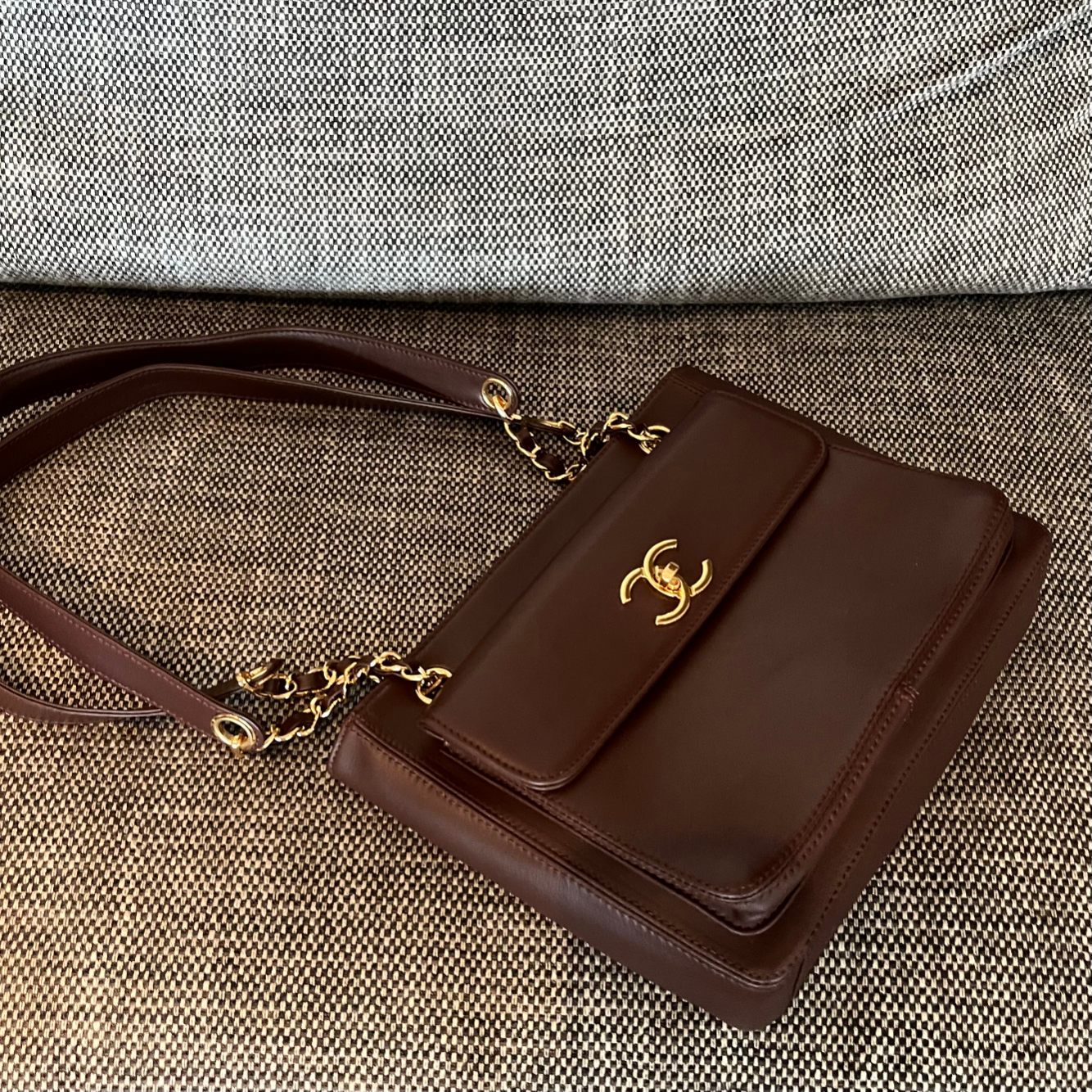 CC Vintage Turn-Lock Tote Bag 26cm Burgundy Leather