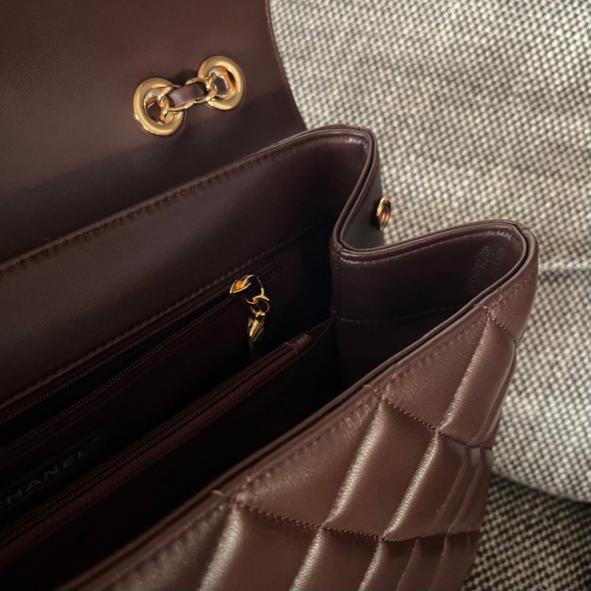CC Vintage Embossed CC Flap Bag 33cm Cowhide