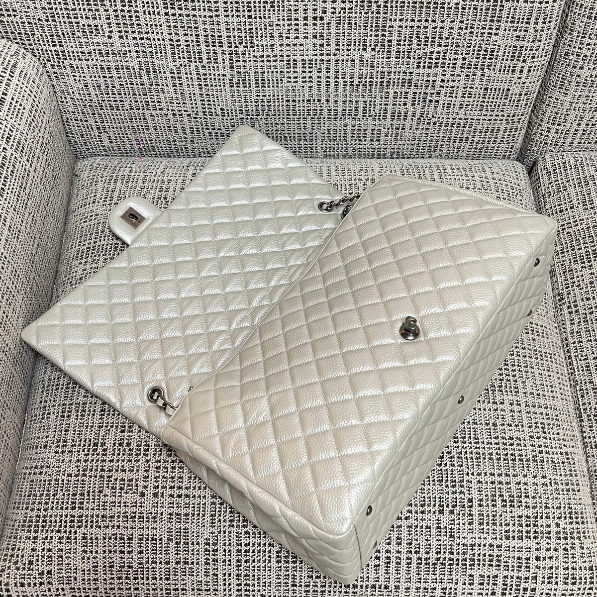 CC Classic Flap Bag 46.5cm Pearl White Caviar Calfskin Leather SHW