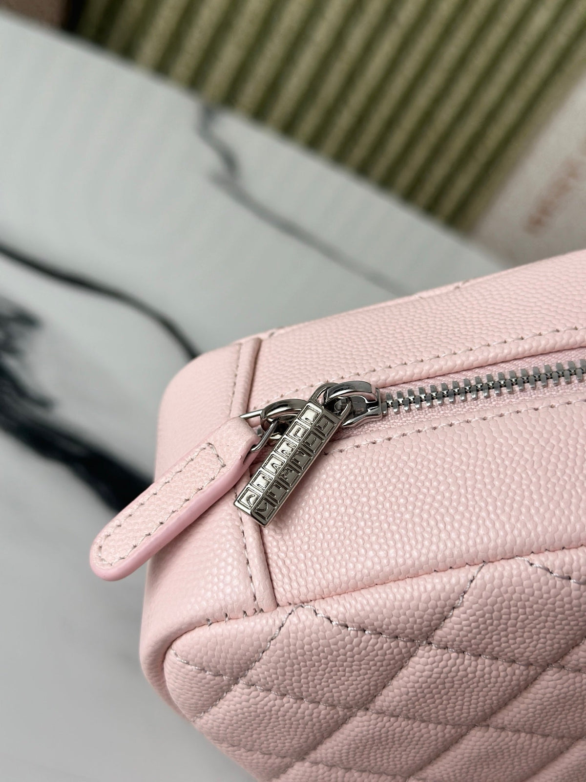 CC Classic Pouch CC Logo Diamond Quilted Pink Caviar Calfskin
