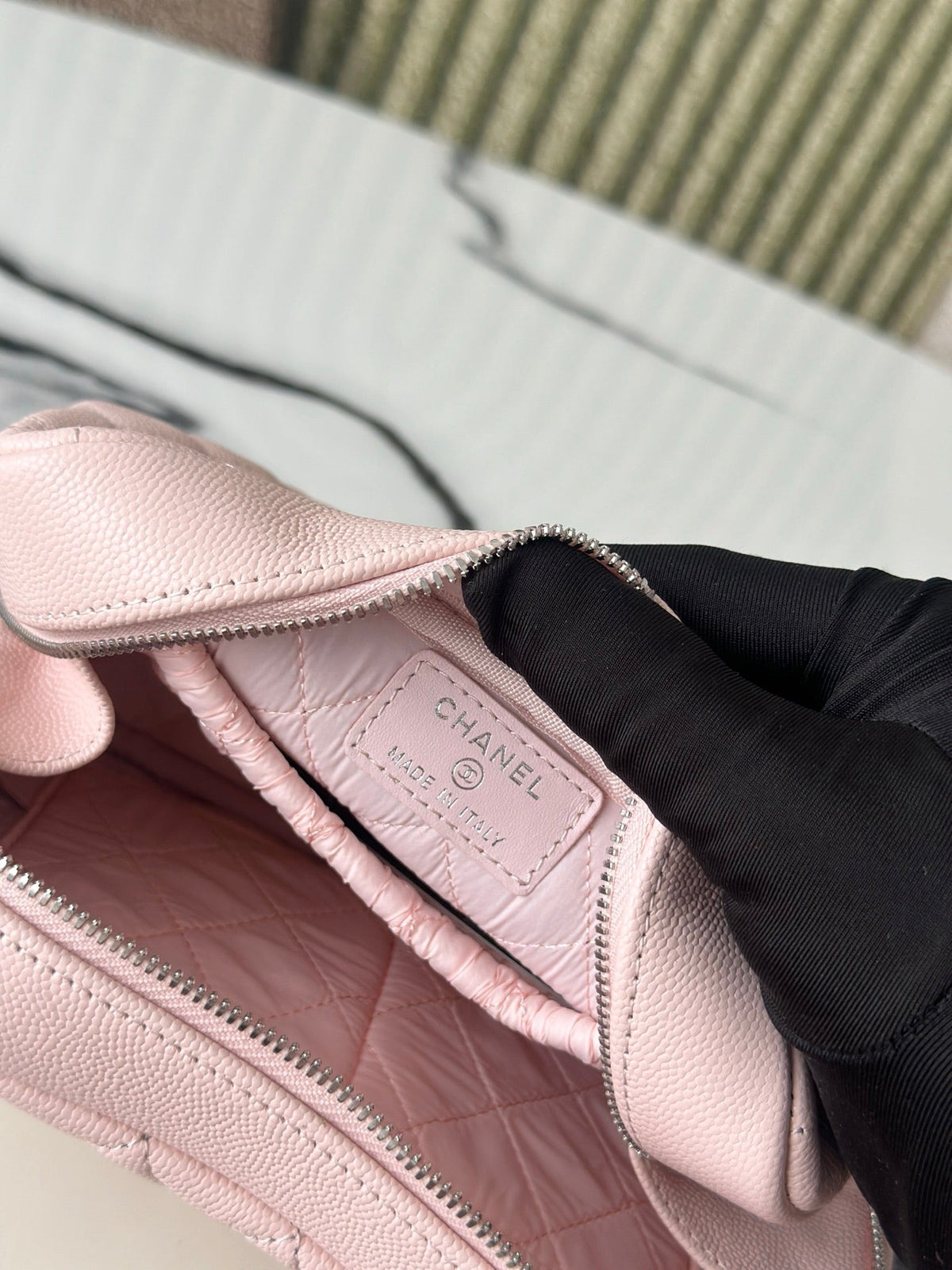 CC Classic Pouch CC Logo Diamond Quilted Pink Caviar Calfskin