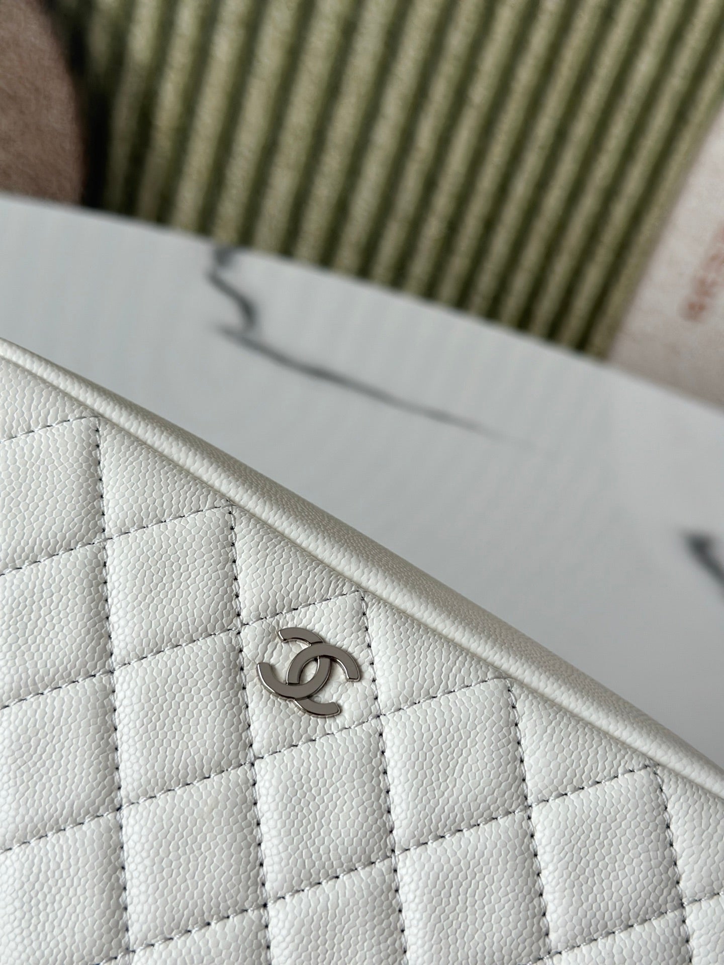 CC Classic Pouch CC Logo Diamond Quilted White Caviar Calfskin