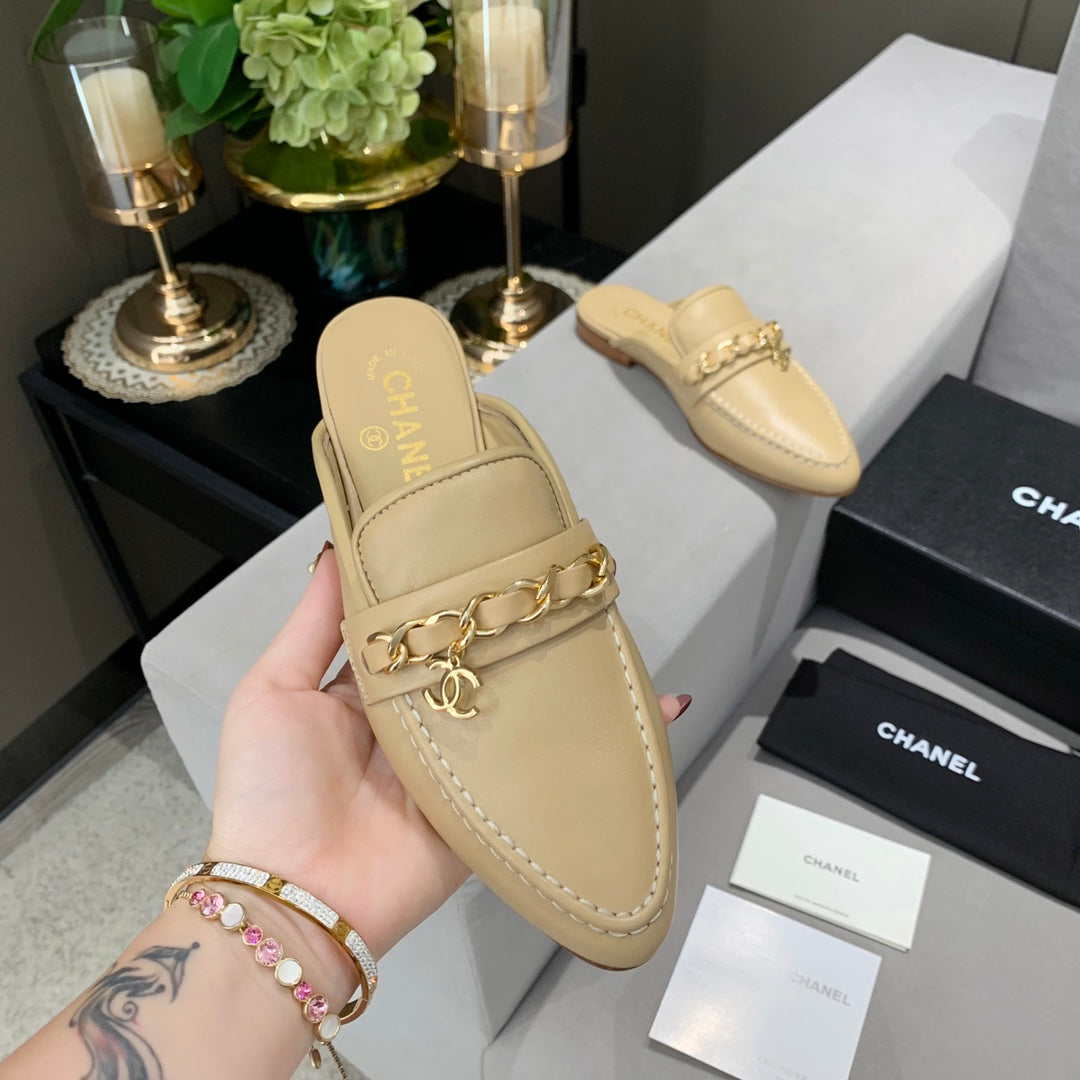 CC Chain Trim Mules Beige Cowhide Leather 874948