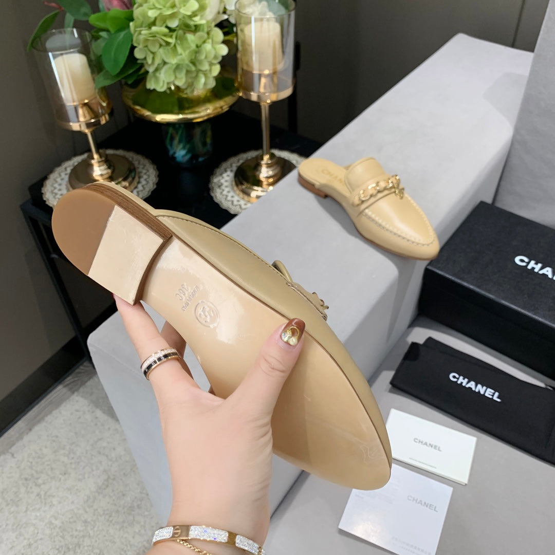 CC Chain Trim Mules Beige Cowhide Leather 874948