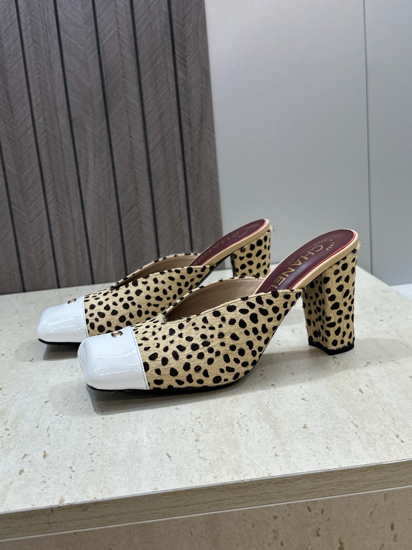 CC Cap Toe Mules 90mm Leopard Beige White Pony Hair & Patent Leather 896857