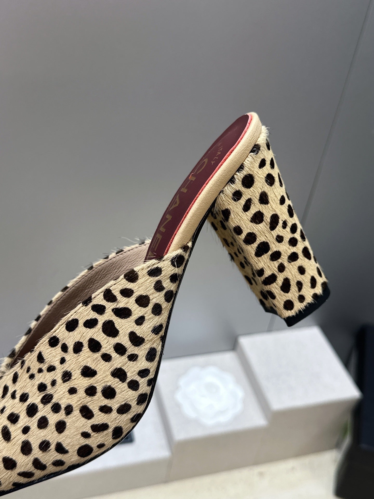 CC Cap Toe Mules 90mm Leopard Beige White Pony Hair & Patent Leather 896857