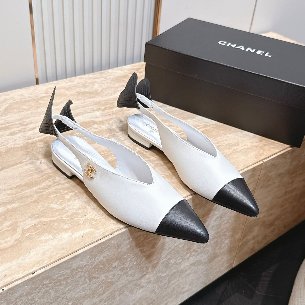 CC Métiers d'Art 2026 Slingback Flats White Lambskin 898974
