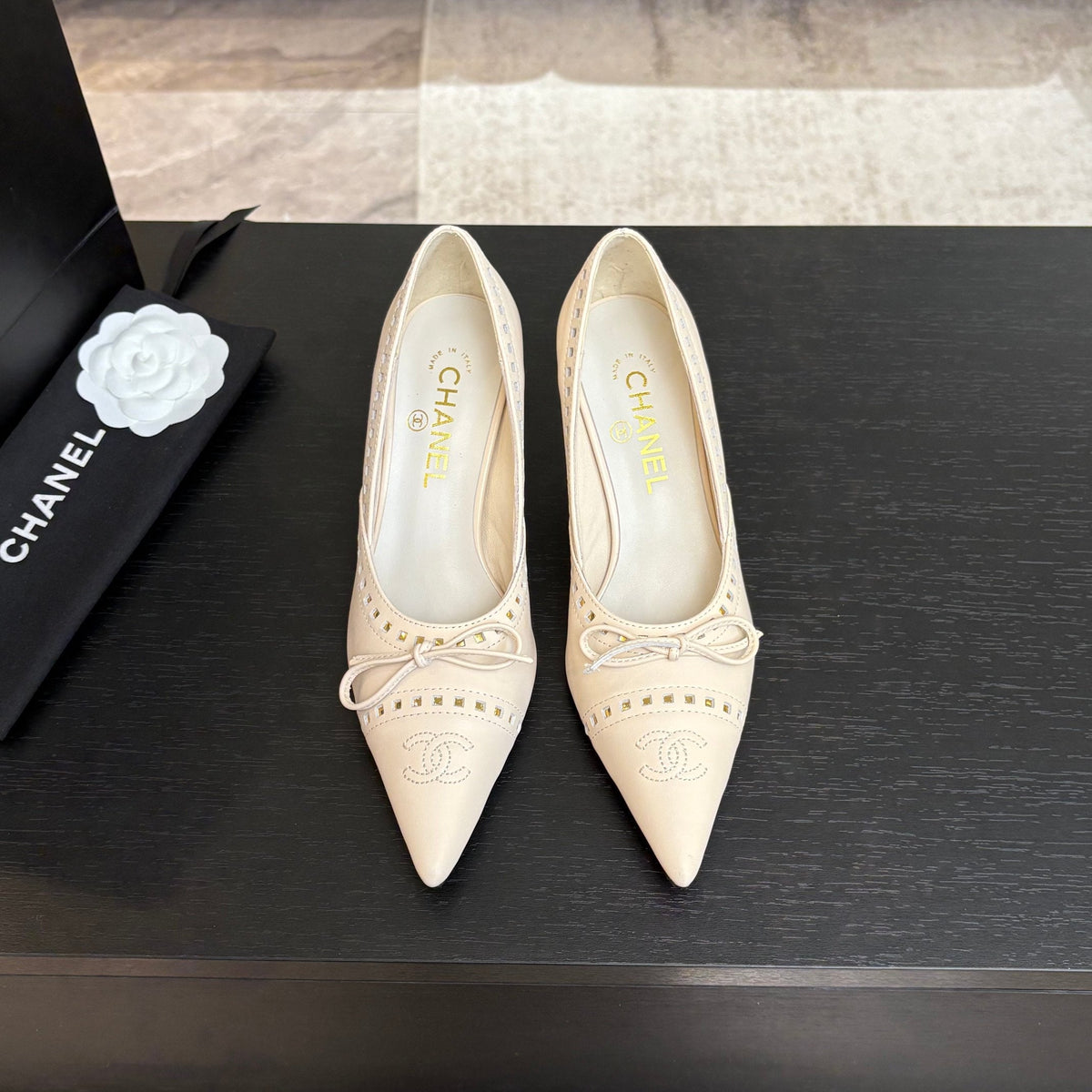 CC Bow Pointed Toe Pumps 6.5cm Cream Leather 912935