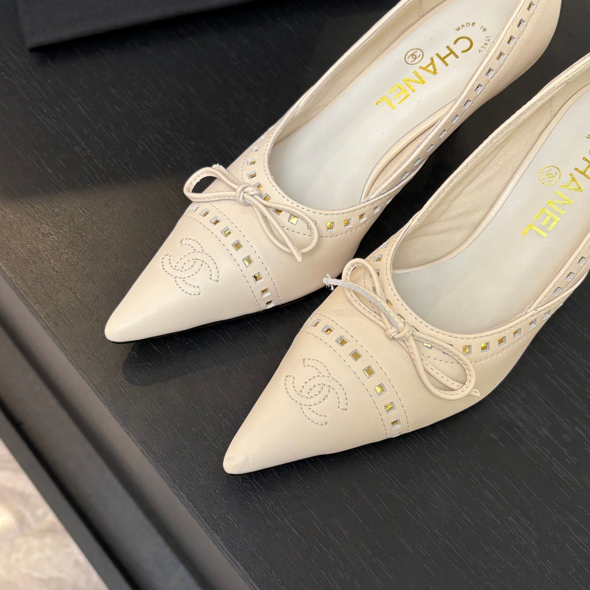 CC Bow Pointed Toe Pumps 6.5cm Cream Leather 912935