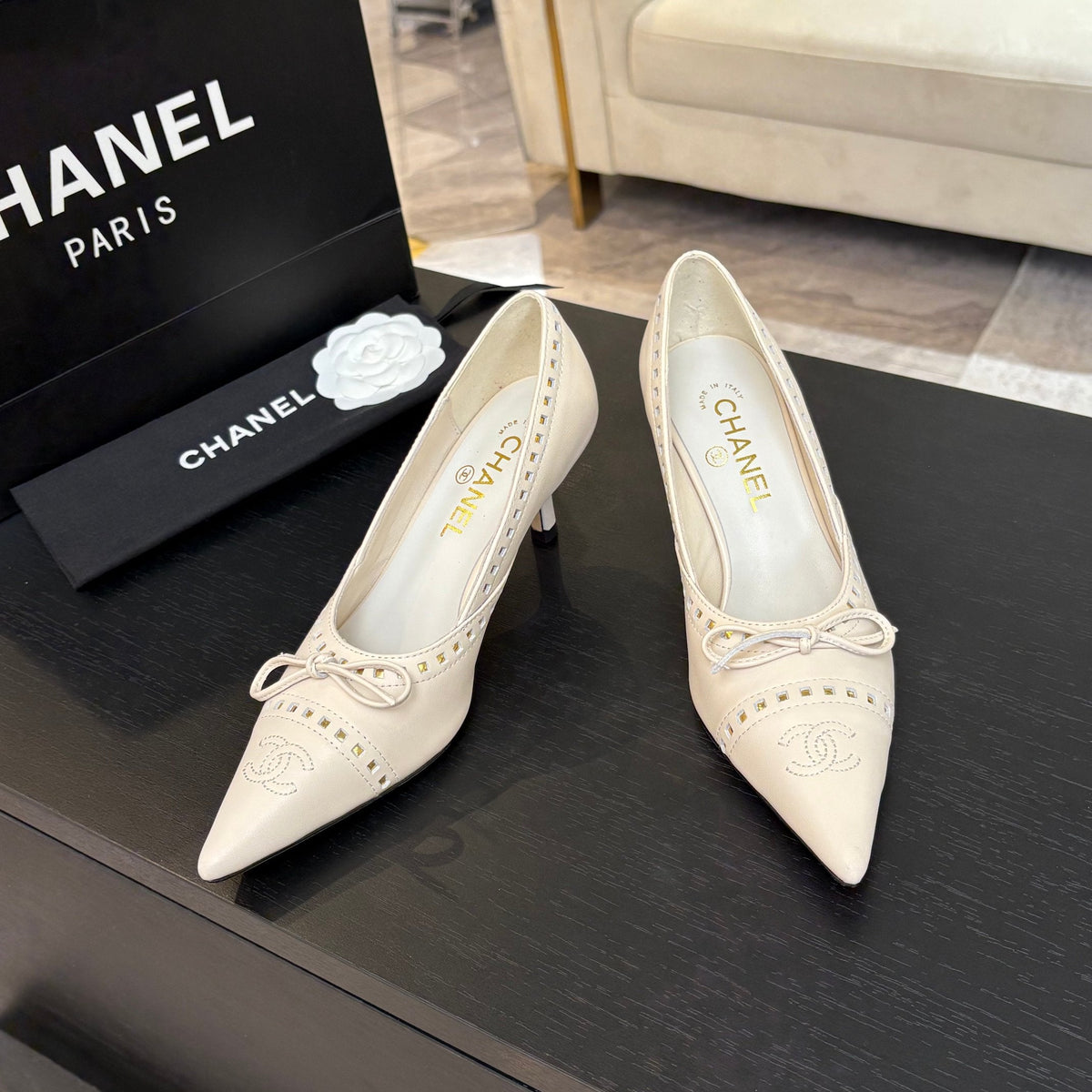 CC Bow Pointed Toe Pumps 6.5cm Cream Leather 912935