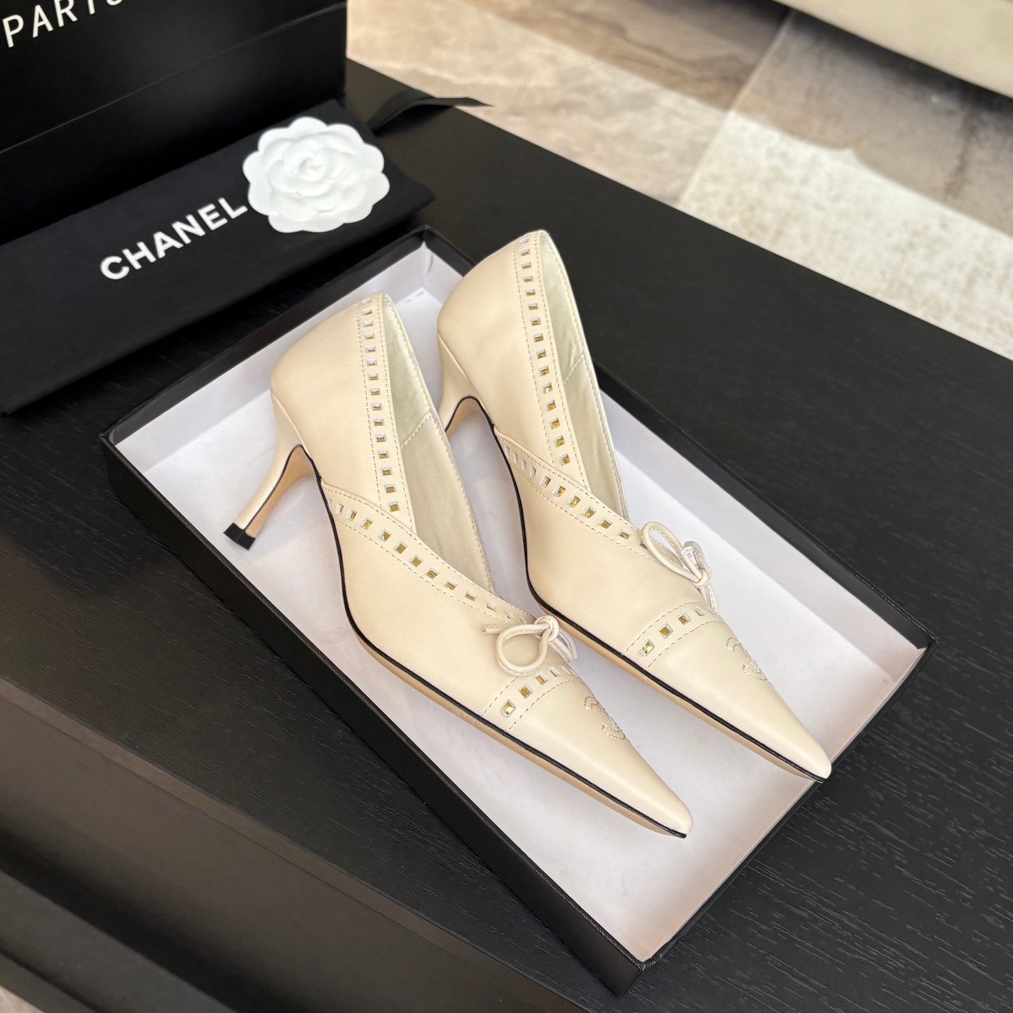 CC Bow Pointed Toe Pumps 6.5cm Cream Leather 912935