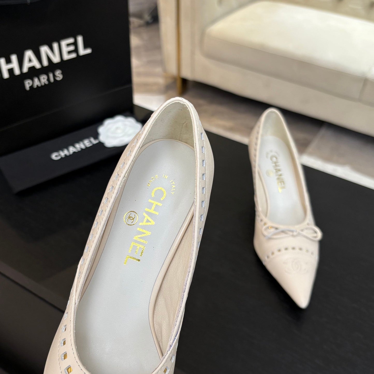 CC Bow Pointed Toe Pumps 6.5cm Cream Leather 912935