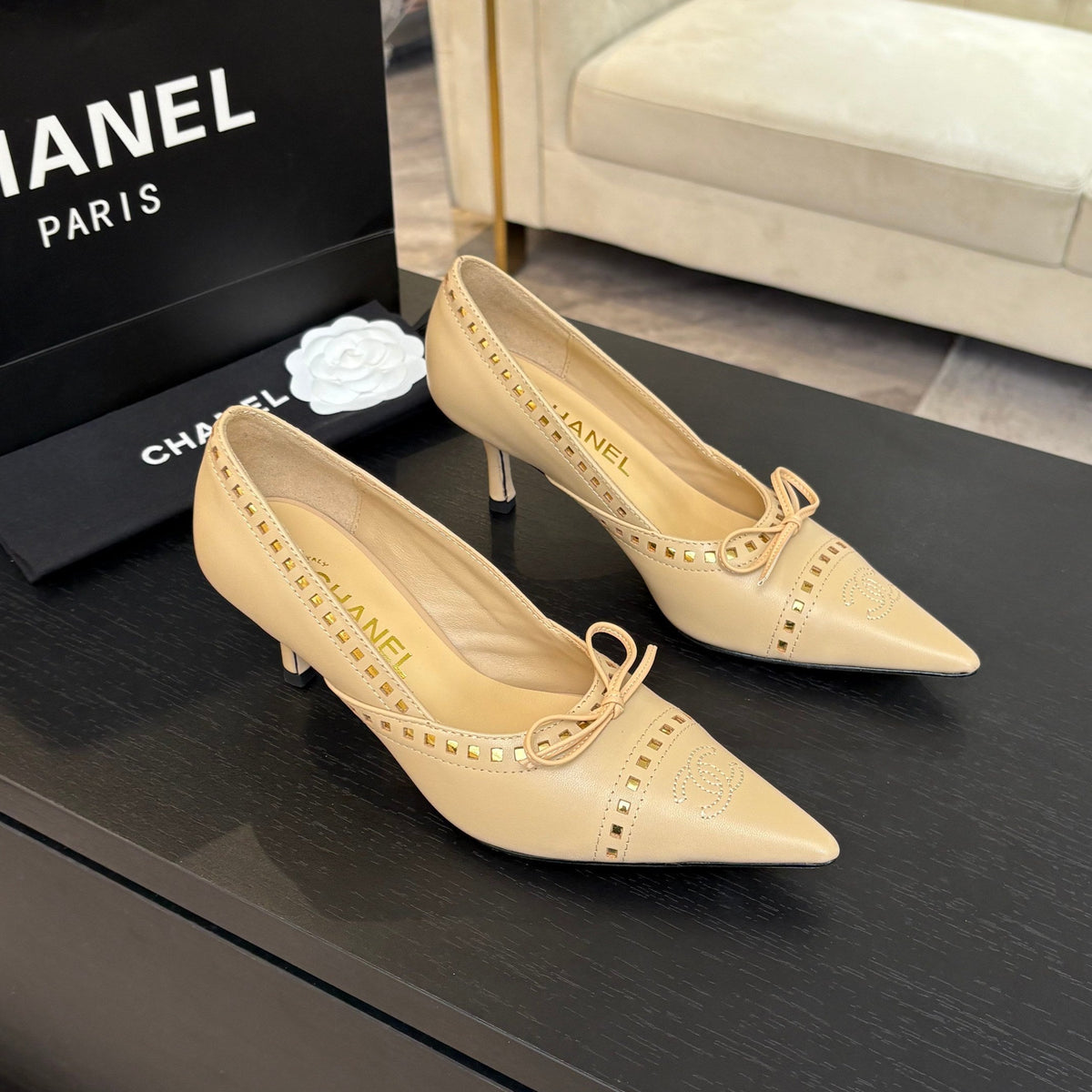 CC Bow Pointed Toe Pumps 6.5cm Beige Leather 912932